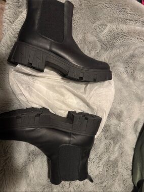 Black Chelsea Lug Sole Ankle Boots - Minimalist Chunky Sole